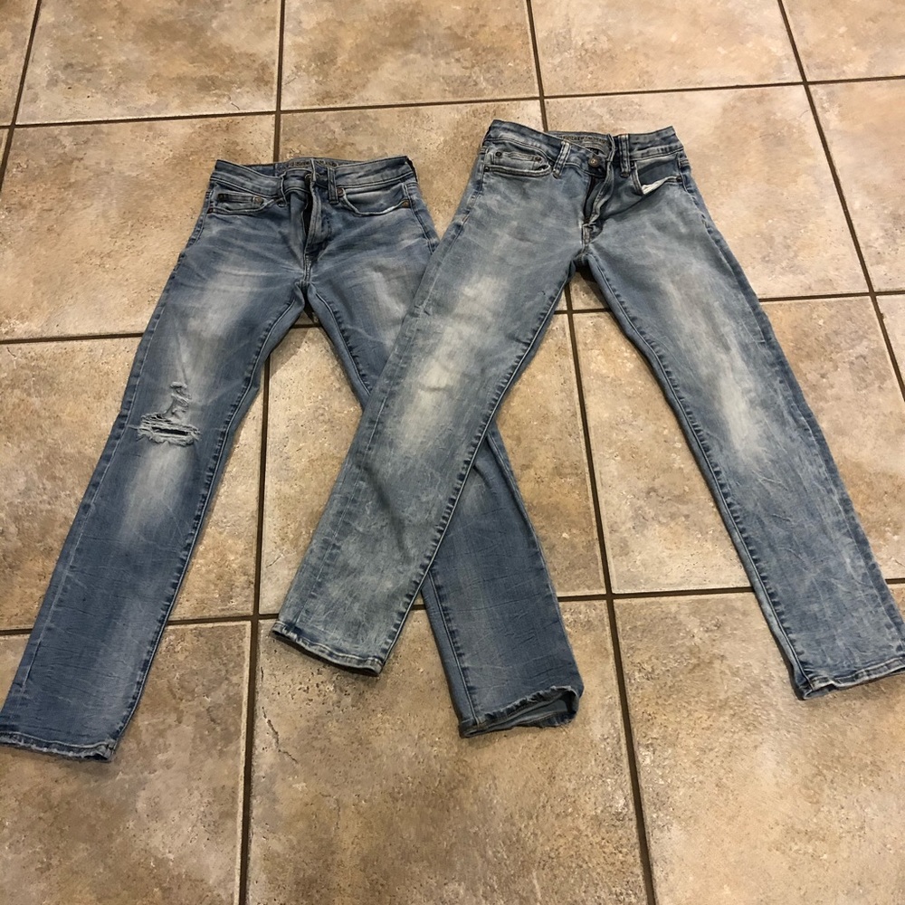 2 pair of American Eagle jeans. 26 x 30.